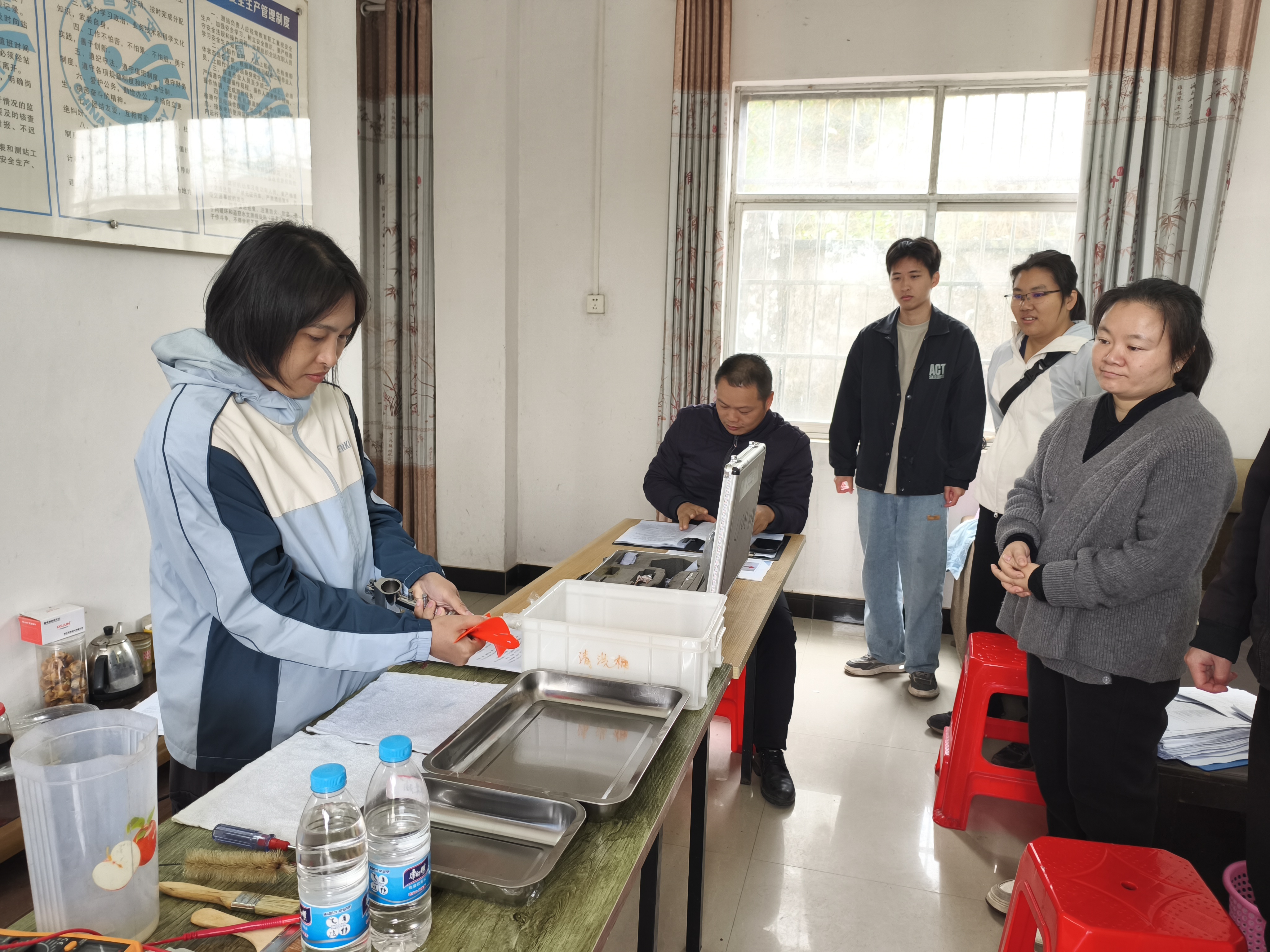 1流速仪拆装及清洗培训.jpg